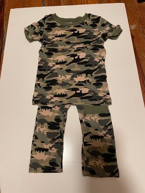 Old Navy Toddler Boy Size 6T Camouflage Dino Short Sleeve & Pant Pajama Set